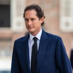 Grzywna w wysokości 183 000 000 euro za winę swojej babci dla prezesa Stellantis i Ferrari, Johna Elkanna, który będzie musiał odbyć rok prac społecznych