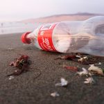 Coca-Cola zmierza do 4,13 mld kg plastiku rocznie: kryzys środowiskowy zagrażający oceanom i zdrowiu ludzkiemu