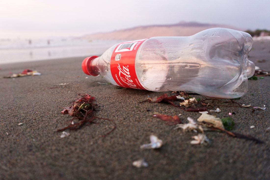 Coca-Cola zmierza do 4,13 mld kg plastiku rocznie: kryzys środowiskowy zagrażający oceanom i zdrowiu ludzkiemu